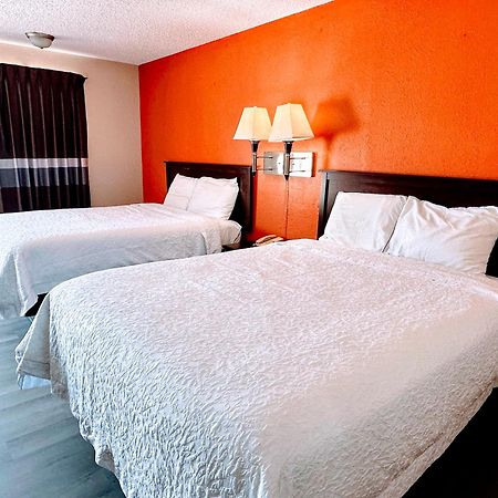 Relax Inn Henryetta Bagian luar foto