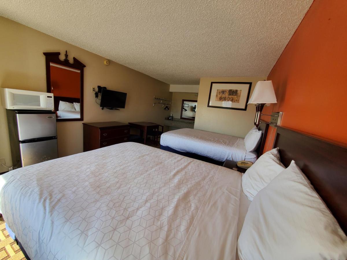 Relax Inn Henryetta Bagian luar foto