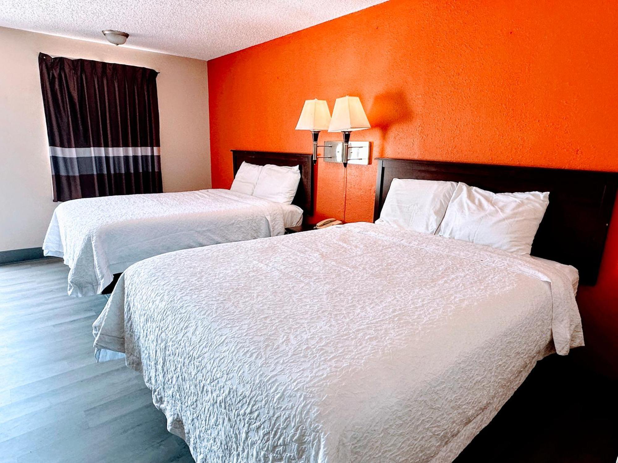 Relax Inn Henryetta Bagian luar foto