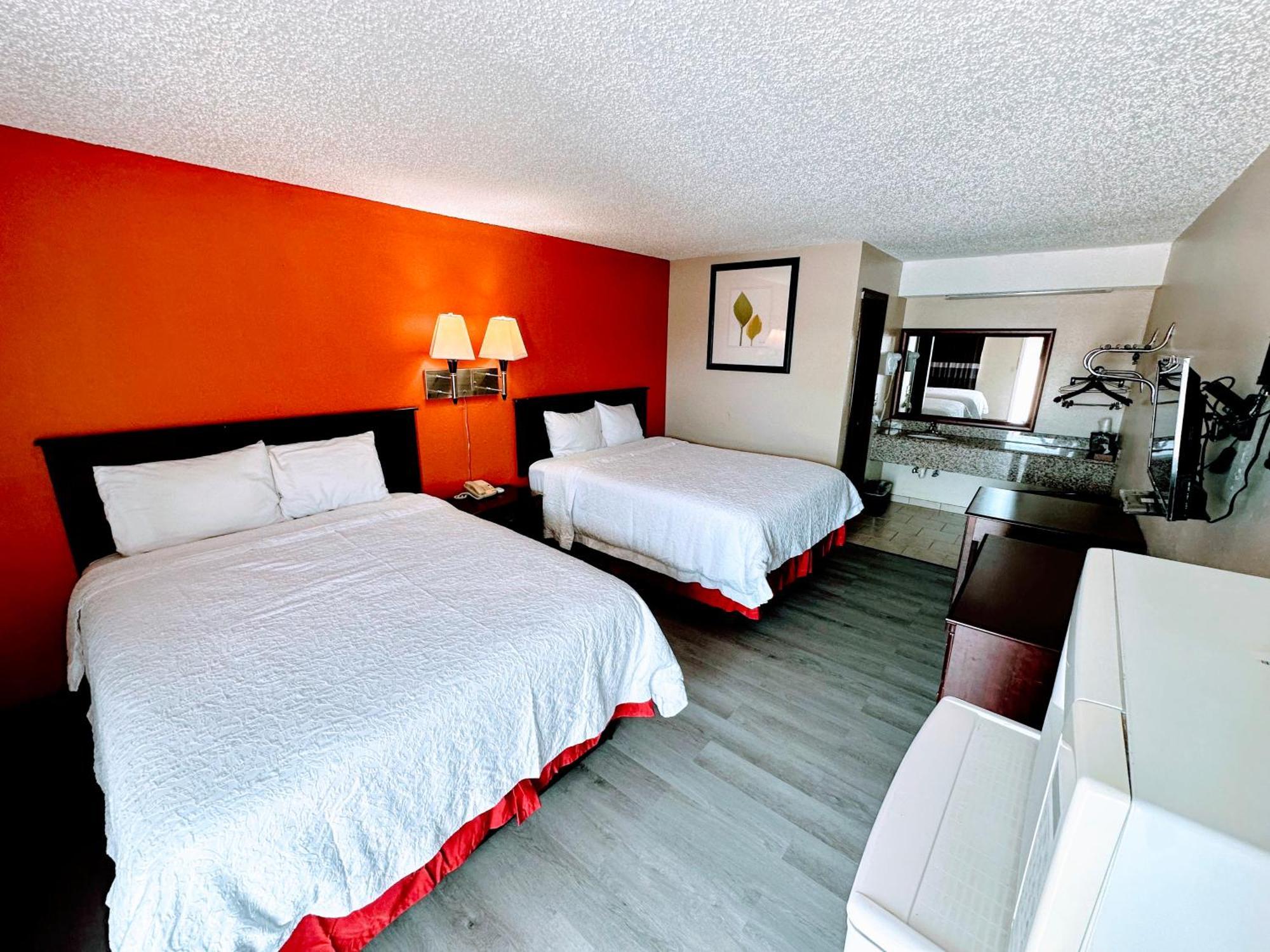 Relax Inn Henryetta Bagian luar foto
