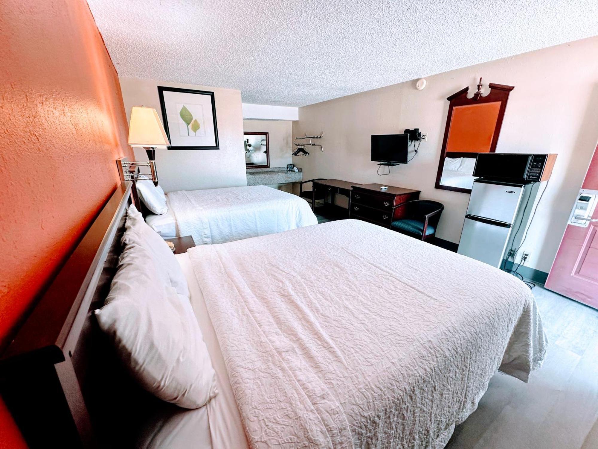 Relax Inn Henryetta Bagian luar foto
