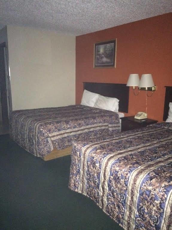 Relax Inn Henryetta Bagian luar foto