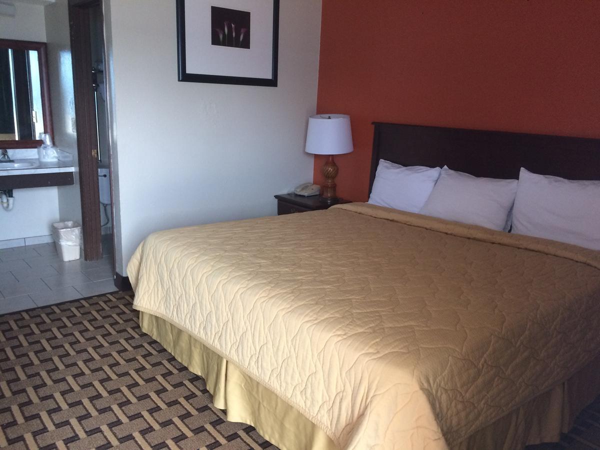 Relax Inn Henryetta Bagian luar foto