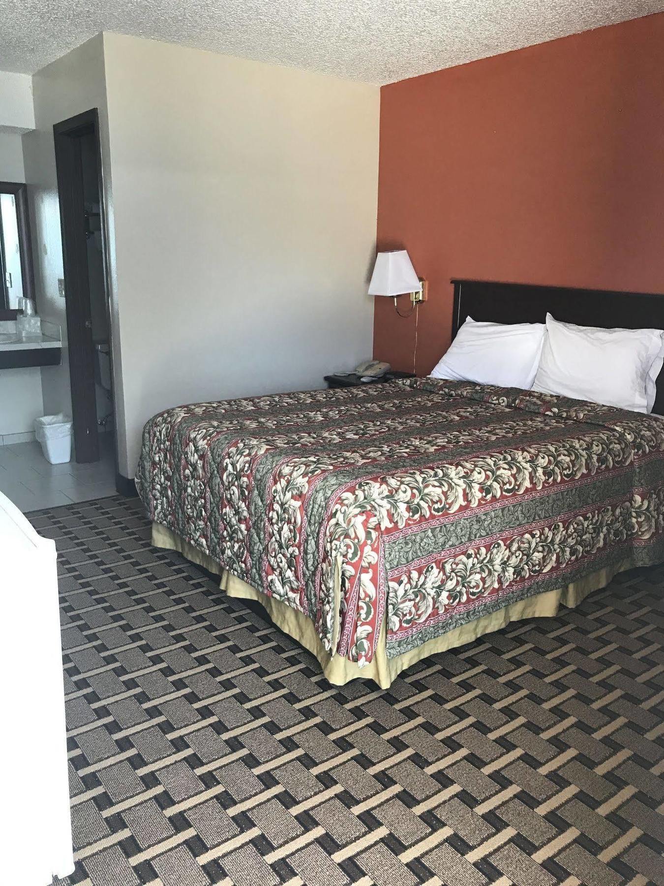 Relax Inn Henryetta Bagian luar foto
