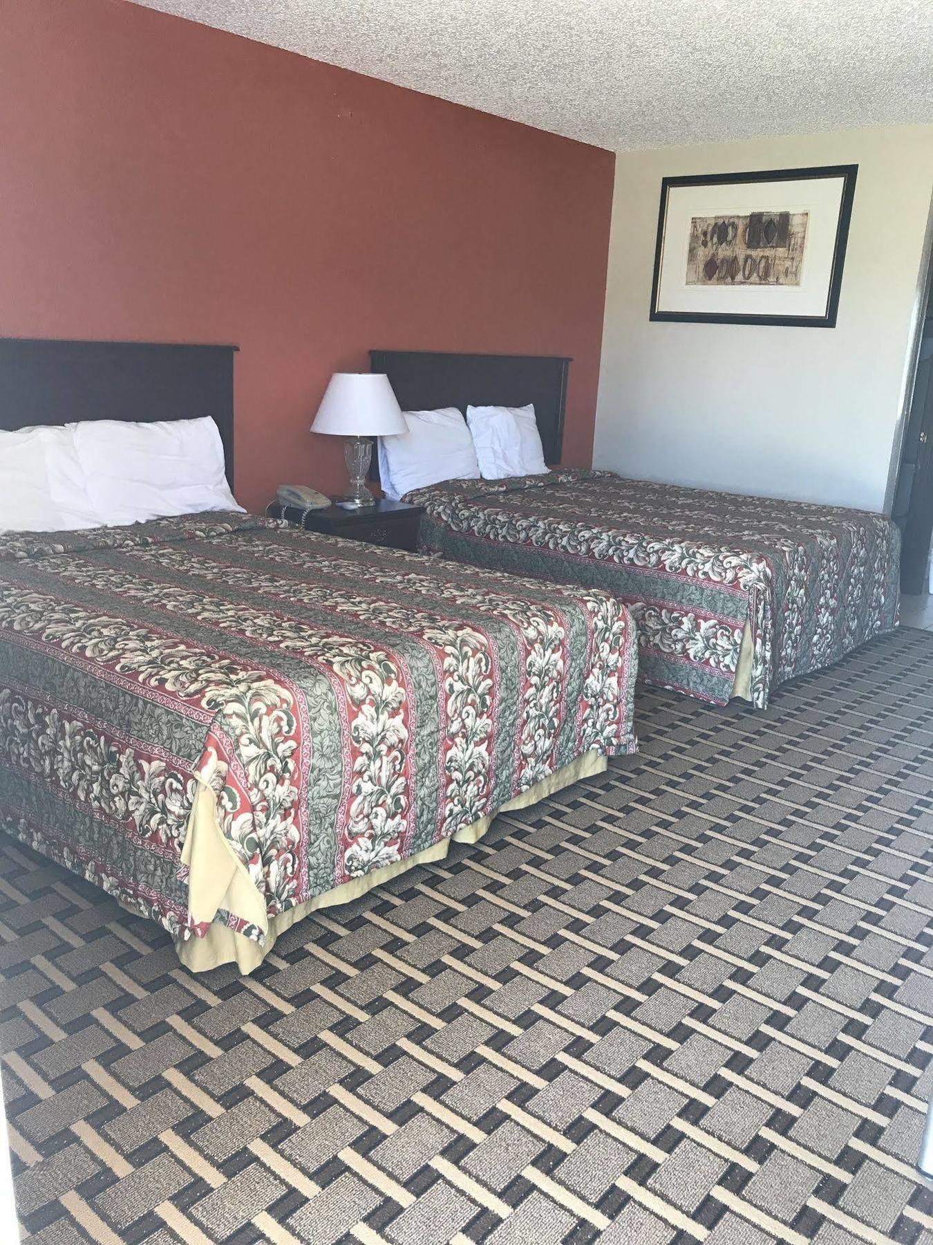 Relax Inn Henryetta Bagian luar foto